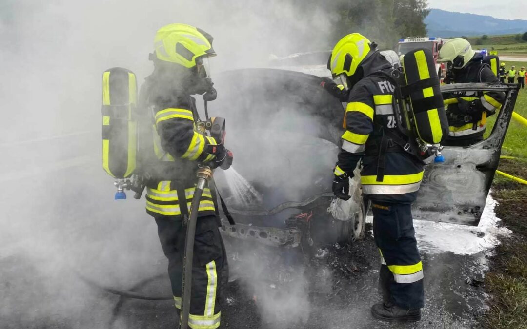 Fahrzeugbrand auf der S36