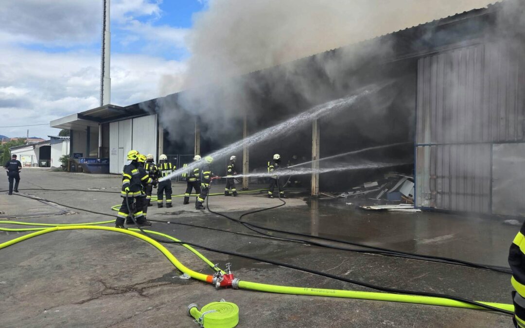 Feuerwehren verhindern Großbrand